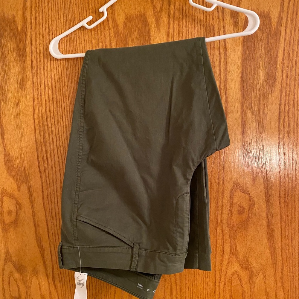 NWT Old Navy Pixie Pant